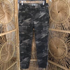Women’s army print pants